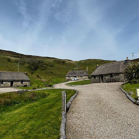 Tigh Phadraig At Marys Thatched Cottages Elgol Exterior foto