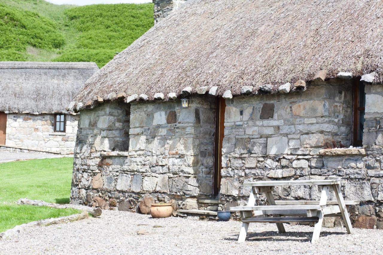 Tigh Phadraig At Marys Thatched Cottages Elgol Exterior foto